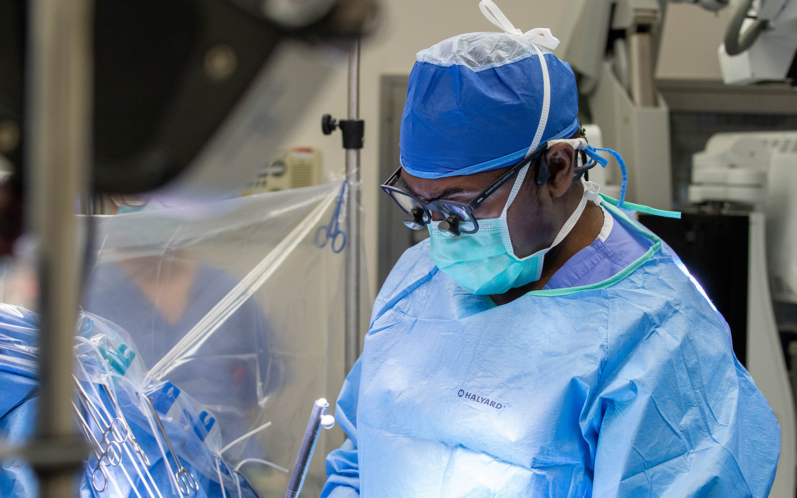 UCSF neurosurgeon during an operation to resect an insular low-grade glioma.